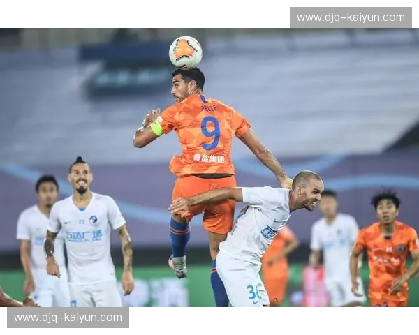 北境之巅的灵魂博弈：当大连一方遇上山东鲁能，不只是足球，更是情怀的宿命。